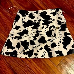Cloud ten cow print skirt